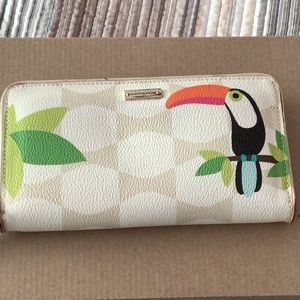 Kate spade wallet with 12 credit card slots 2 bill slots and zip compartment